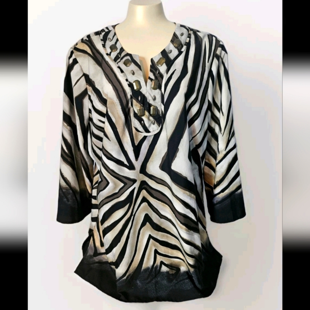 Requirements Stylish Black and White Women's Animal Print Lightweight Blouse